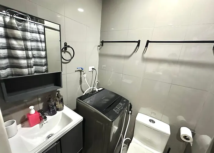 Comfy Makati Wifi, Netflix And *